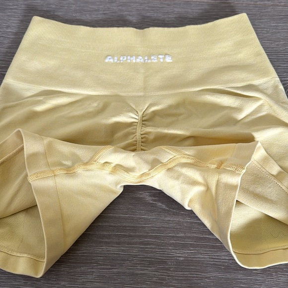 Lemonade Amplify Shorts - Picture 4 of 7